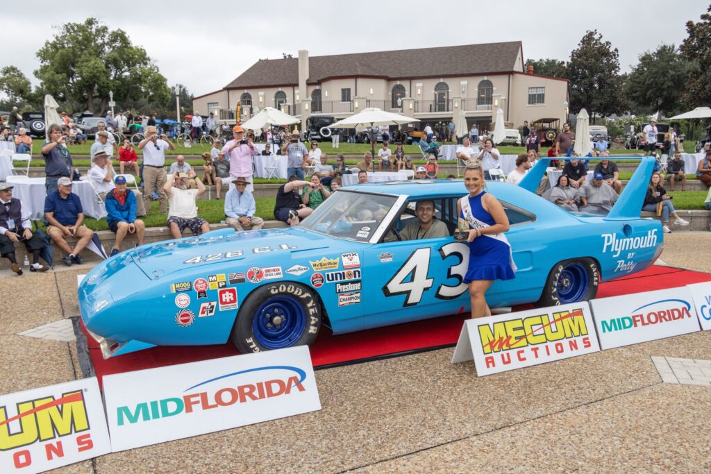 The #43 winged Plymouth on the red carpet